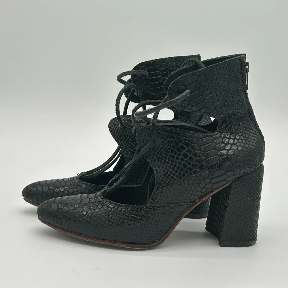 Freebird by Steven Joyce Black Snakeskin Leather Lace Up Heeled Bootie Womens 10